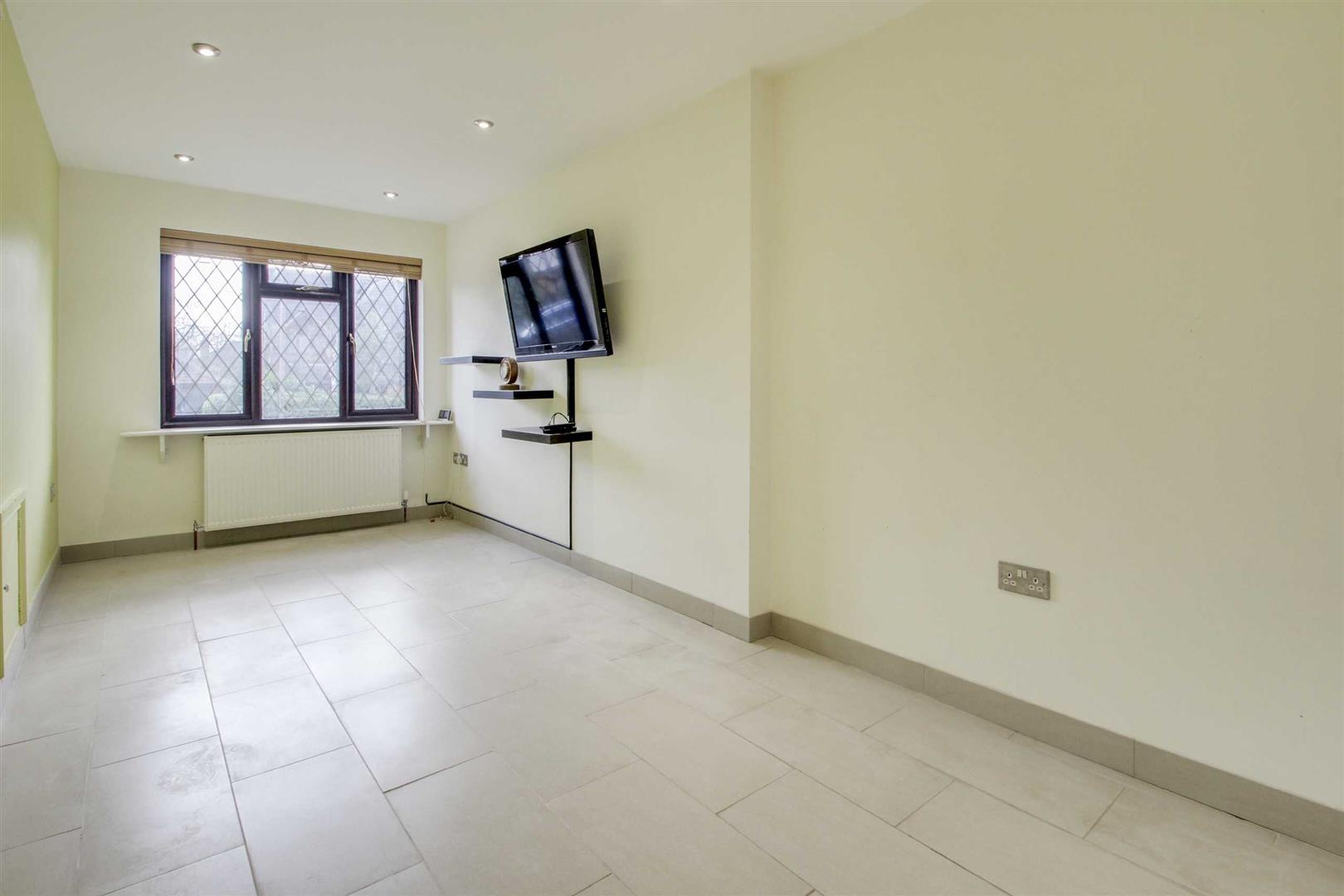 Paxton Crescent, Shenley Lodge, Milton Keynes